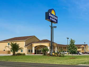 Days Inn Pearsall Bagian luar foto